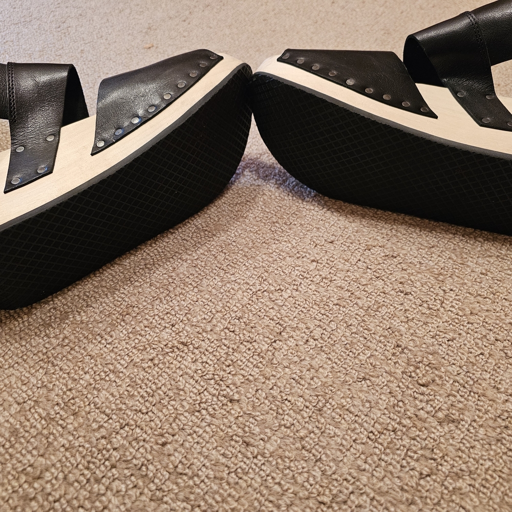Elegant Black Leather Sandals, SIZE 39 - Picture 3 of 3